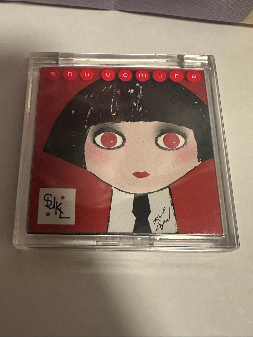Shu Uemura and Karl Lagerfeld Make Up Colab - Picture 5 of 7